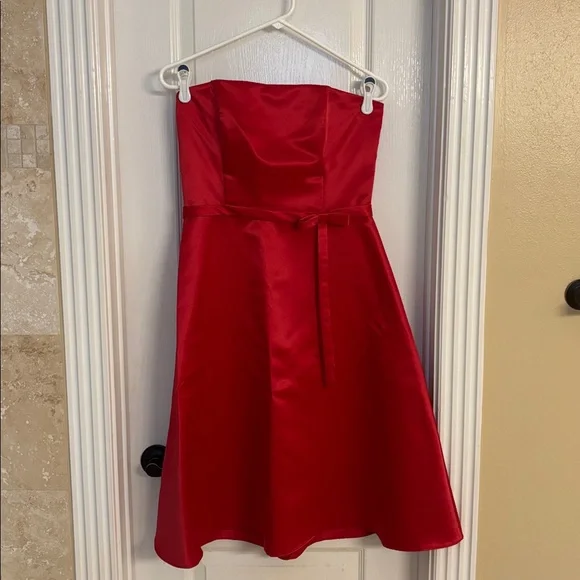 Elegant Red Strapless satin Dress with wrap - Picture 7 of 13